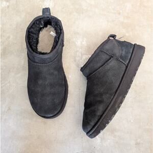 UGG 1116109 Black Classic Ultra Leather Mini Ankle Boots, size 8